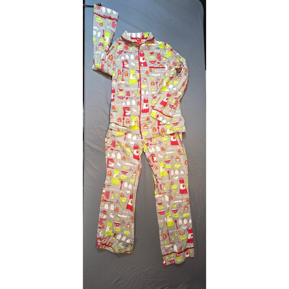 Brand: UnbrandedDepartment: WomenSize: XSType: Pajama SetStyle: Two-Piece...